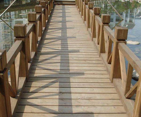 泸州专业防腐木围栏施工